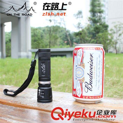 戶外用品 在路上Z821 光學(xué)玻璃變焦 迷你充電遠(yuǎn)射強(qiáng)光手電筒 L2 T6戶外防水原始圖片3