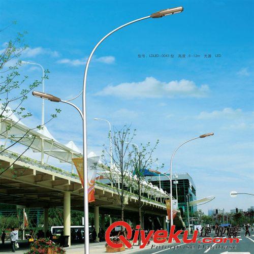 太陽能路燈 專業(yè)路燈廠家 供應(yīng)新款單臂路燈、道路燈、太陽能路燈、高桿燈