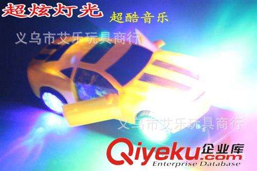 2014年新產(chǎn)品 燈光音樂電動萬向玩具車 兒童大黃蜂模型車 發(fā)光 360度旋轉可開門