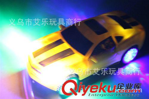 2014年新產(chǎn)品 燈光音樂電動(dòng)萬向玩具車 兒童大黃蜂模型車 發(fā)光 360度旋轉(zhuǎn)可開門原始圖片2