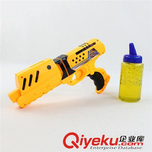 玩具槍 【廠家直銷】 供應(yīng)兒童玩具777水彈槍 發(fā)射水晶子彈兒童沖鋒槍原始圖片2