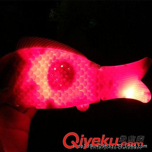 智能玩具 仿真電動自由魚帶光音樂魚電動搖擺魚會快跑的魚乖乖魚轉(zhuǎn)圈游走批