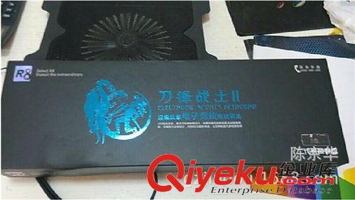 R8鍵鼠 R8 刀鋒戰(zhàn)士二代機(jī)械戰(zhàn)甲鍵盤(pán) 三色背光網(wǎng)吧電競(jìng)有線游戲鍵盤(pán)原始圖片3