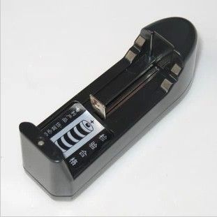 強(qiáng)光手電 微笑鯊907-1 3W 強(qiáng)光手電筒 遠(yuǎn)射 手電筒套裝 小巧 帶指南針