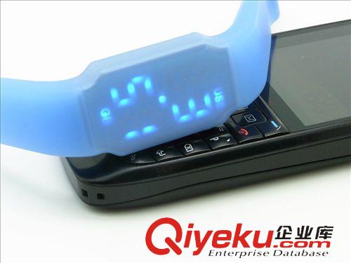 U盤 廠家供應(yīng)多功能LED4GB手表U盤 抗震 防水  防靜電U盤 PVC手表U盤