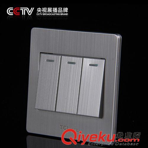 86-X5 炫銀系列 廠家直銷墻壁開關(guān)插座品質(zhì)保證不銹鋼拉絲X5炫銀系列三開單控開關(guān)原始圖片2