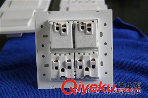 120型墻壁開關插座 120型墻壁開關插座瑞雪系列 雙聯開關與多功能插座（安全門）雙控原始圖片3