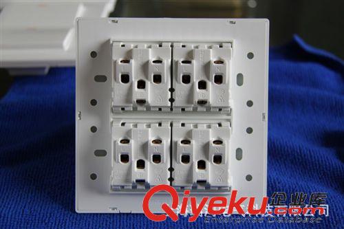120型墻壁開關插座 瑞河電氣120型墻壁開關插座瑞雪系列 四聯多功能插座（安全門）原始圖片3