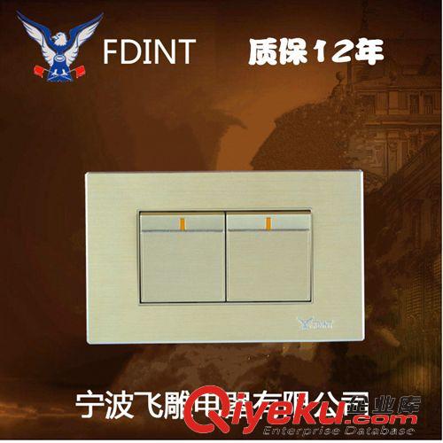 118香檳金色 寧波飛雕電器開(kāi)關(guān)插座118系列香檳色鋁拉絲三位雙控開(kāi)關(guān)三聯(lián)開(kāi)關(guān)