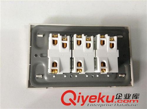 +墻壁開(kāi)關(guān) 墻壁插座 太原志剛五交化 現(xiàn)貨出售 118拉絲 二位小三開(kāi)原始圖片3