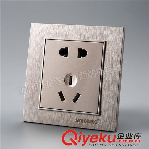 Q3香檳系列 批發(fā)墻壁開關(guān)插座、家裝酒店賓館工程精選品牌、廠家熱銷香檳五孔原始圖片2