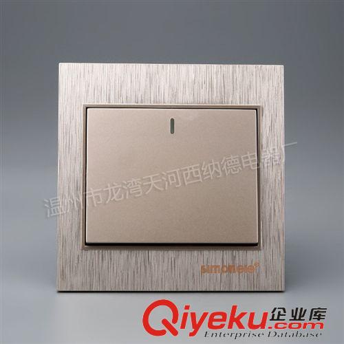 Q3香檳系列 批發(fā)墻壁開關(guān)插座、家裝酒店賓館工程精選品牌、廠家熱銷香檳五孔