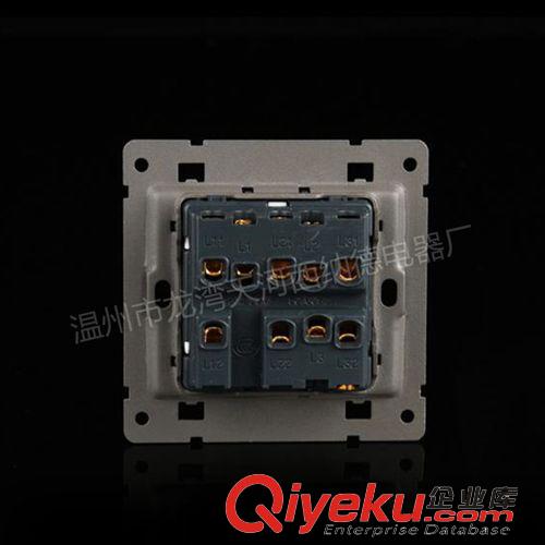 V8金剛系列 暢銷墻壁開關(guān)、批發(fā)墻壁開關(guān)插座、酒店開關(guān)不銹鋼三開雙控 品牌原始圖片3