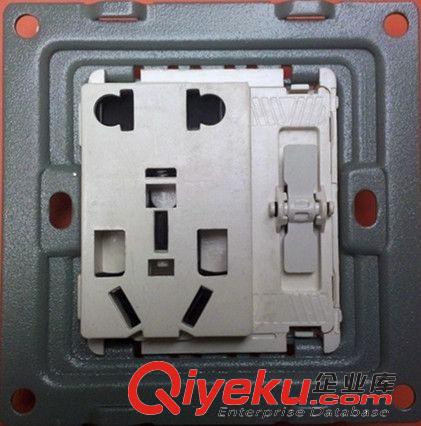 賓利F1暗裝 廠家直銷 PC面板86鋼架結(jié)構(gòu)暗裝墻壁開關(guān)插座F1一開五孔插座原始圖片2