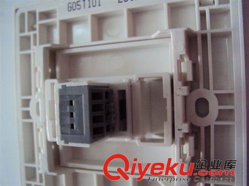 公牛開(kāi)關(guān) 總代直銷(xiāo)86型zp公牛電話插座 德國(guó)PC進(jìn)口阻燃料 超長(zhǎng)壽命原始圖片3