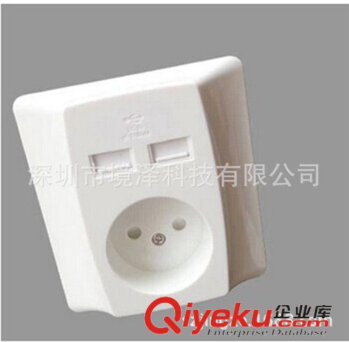 北歐USB插座 爆款 全白北歐三孔雙USB墻壁插座5V 2.1A 外規(guī)USB充電插座