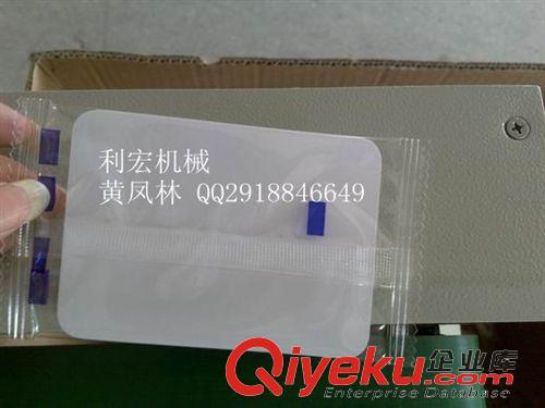 枕式包裝機(jī) 利宏機(jī)械XZB350型優(yōu)質(zhì)下走紙枕式包裝機(jī) 口罩包裝機(jī)械設(shè)備原始圖片3