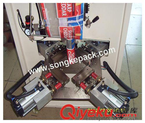 立式包裝機(jī) 小型食品包裝機(jī)械 休閑零食三角形包裝機(jī) 自動(dòng)三角包裝機(jī)原始圖片3
