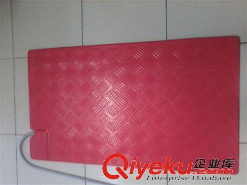 畜禽舍加熱保溫設(shè)備/電熱板 人和牌玻璃鋼仔豬加熱板1m*0.56m 雙線路小豬保溫板 仔豬電熱板