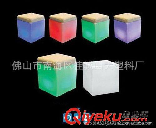 滾塑加工 {zx1}款發(fā)光家具 遙控7彩可充電 超沉重 led發(fā)光方凳原始圖片3