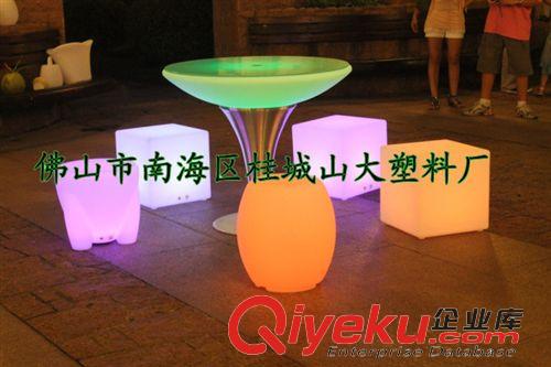 LED成品燈飾 led發(fā)光球 漂浮球 IP68設計 佛山滾塑廠家滾塑加工