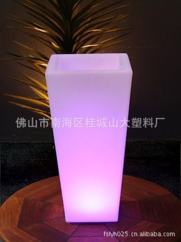 大型塑料花盆 發(fā)光花盆、LED塑料發(fā)光花盆、七彩創(chuàng)意花盆 方形塑料花盆廠家