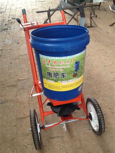 新品展示 供應盛豐施肥機，撒肥機，小麥撒肥車