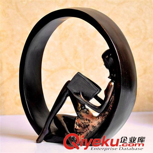 羊年新品95折！ 廠家直銷樹脂工藝品創意禮品人物擺件 家居婚房婚慶裝飾品看書女原始圖片2
