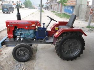 拖拉機 出售輪中型拖拉機銷售