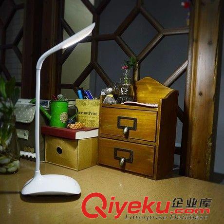 新品上架 奇玩 時(shí)尚風(fēng)護(hù)眼臺燈 LED 學(xué)習(xí)充電USB折疊書桌床頭夜燈禮品臺燈原始圖片3