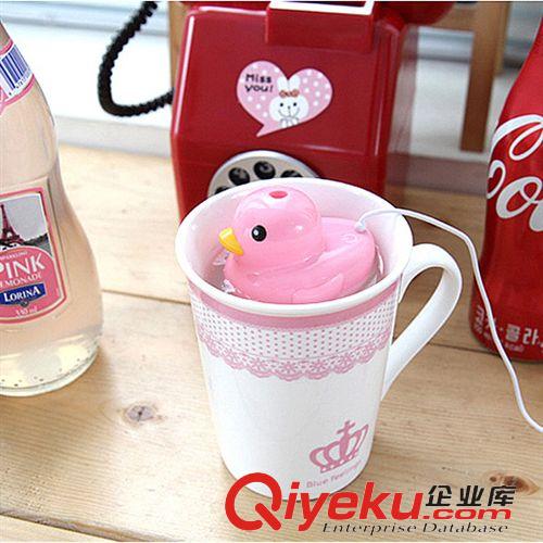 科技數碼 QIWAN奇玩 USB迷你桌面漂浮小黃鴨加濕器 彩色小鴨加濕器原始圖片3