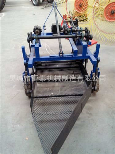花生收獲機(jī) 廠家專業(yè)供應(yīng){gx}率花生收獲機(jī)4H-800 收花生的機(jī)器小型農(nóng)機(jī)原始圖片3