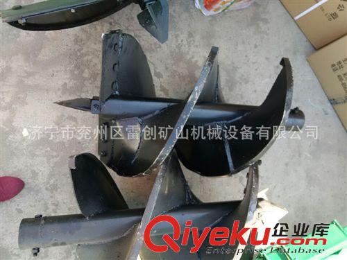 市政園林機(jī)械 想省人工就用拖拉機(jī)挖坑機(jī)  省錢才是硬道理