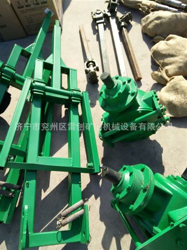 市政園林機(jī)械 想省人工就用拖拉機(jī)挖坑機(jī)  省錢才是硬道理