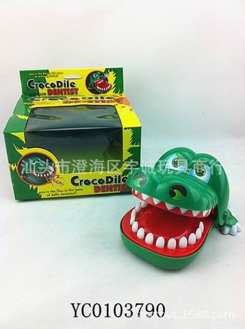 新奇特 供應(yīng)新奇特?zé)豳u地?cái)傳{魚拔牙咬手搞笑整人玩具原始圖片2