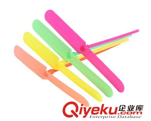 普通類玩具 手搓塑料竹蜻蜓 飛盤類經(jīng)典傳統(tǒng)懷玩具 塑料飛葉式玩具批發(fā)原始圖片2