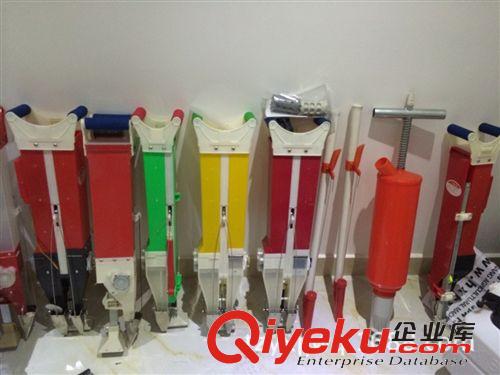 果樹園林輔助工具 供應(yīng)農(nóng)機(jī)配件手壓式追肥器 水瓶型施肥器