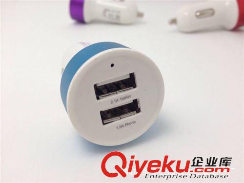 車載充電器 廠家批發(fā)  新款金屬邊方形車充雙USB輸出車載充電器