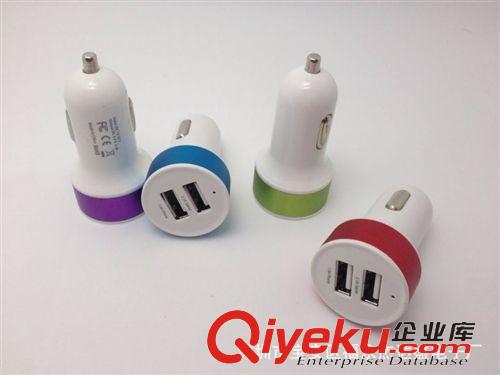 車載充電器 廠家批發(fā)  新款金屬邊方形車充雙USB輸出車載充電器