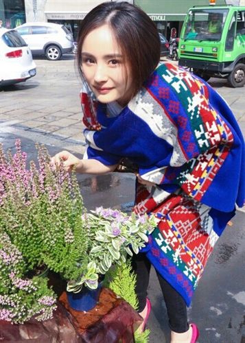 女士披肩 楊冪同款圍巾披肩超長兩用 女款羊絨{yl}手感民族風(fēng)冬款圍脖