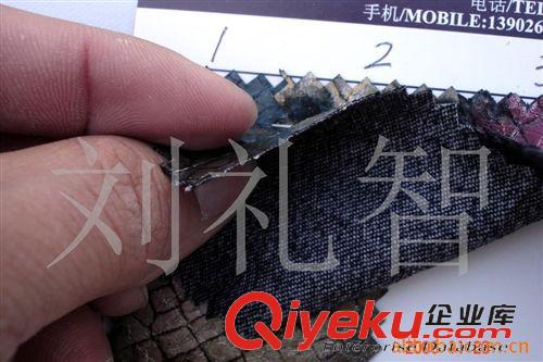萊卡布牛奶絲佳積布邊綸布鞭炮絨60條 七彩蛇紋膜針織底合成革 高光膜現(xiàn)貨7色FC1018 高光膜 皮革原始圖片3