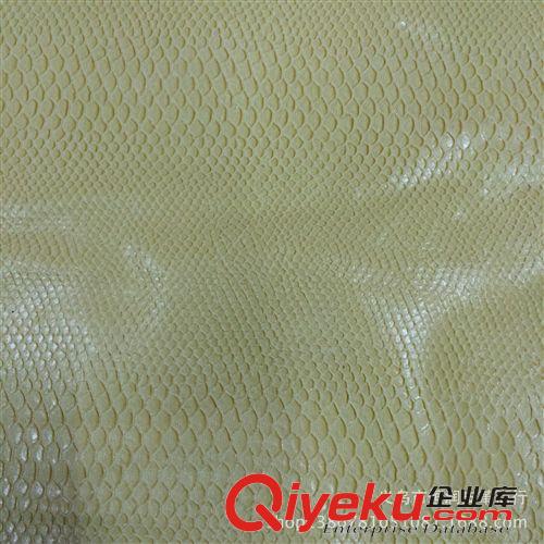 半PU產(chǎn)品 義烏皮革廠家直銷 現(xiàn)貨供應(yīng) 半PU噴涂蟒蛇紋原始圖片2