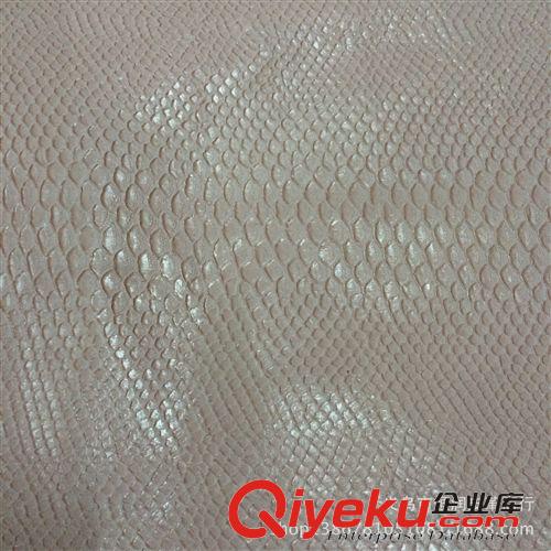 半PU產(chǎn)品 義烏皮革廠家直銷 現(xiàn)貨供應(yīng) 半PU噴涂蟒蛇紋原始圖片3