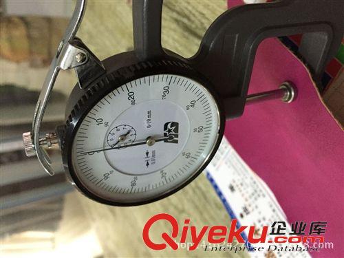 PU革 tj廠(chǎng)家專(zhuān)業(yè)供應(yīng)PVC人造革面料顏色齊全   土豪金系列