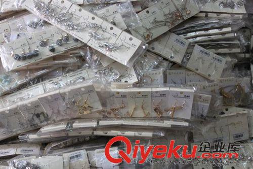 耳環(huán) 日韓飾品批發(fā) 氣質(zhì)滿鉆半圓耳釘 耳飾外貿(mào)清單原始圖片2