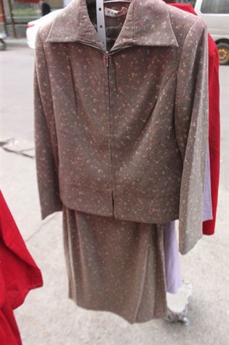 職業(yè)女裝 廠(chǎng)家清倉(cāng)處理庫(kù)存秋冬加厚品牌女裙套裝批發(fā)外貿(mào)庫(kù)存敬酒服禮服