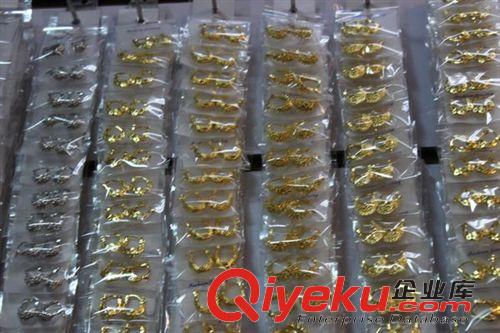 耳扣 廠家直銷 多款韓版水晶耳釘時尚達人百搭水晶耳釘韓版耳釘批發(fā)