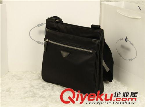 男包專區 2014廣州廠家直銷男士尼龍男包多色超薄超輕斜跨包 新款時尚潮