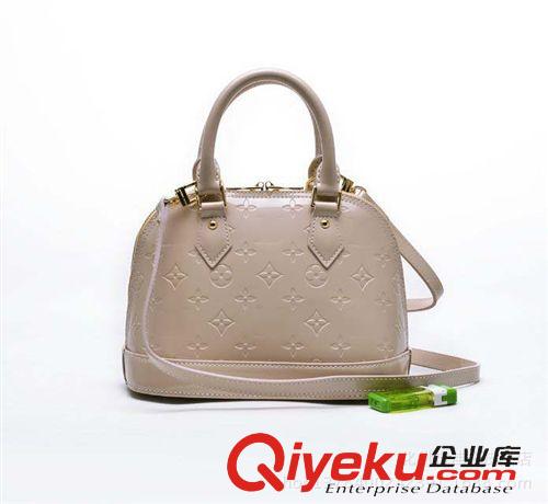 女包專區(qū) 廣州批發(fā)女士包包  廠家直銷小號漆皮天使粉女包  新款時尚潮包