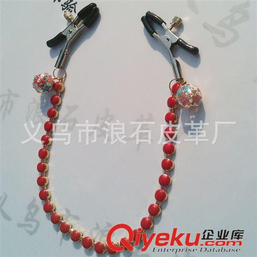 情趣鈴鐺乳夾 鈴鐺乳夾乳飾批發(fā) 紅色珠子長鏈鈴鐺乳夾 夫妻調(diào)情用品生活用品原始圖片2